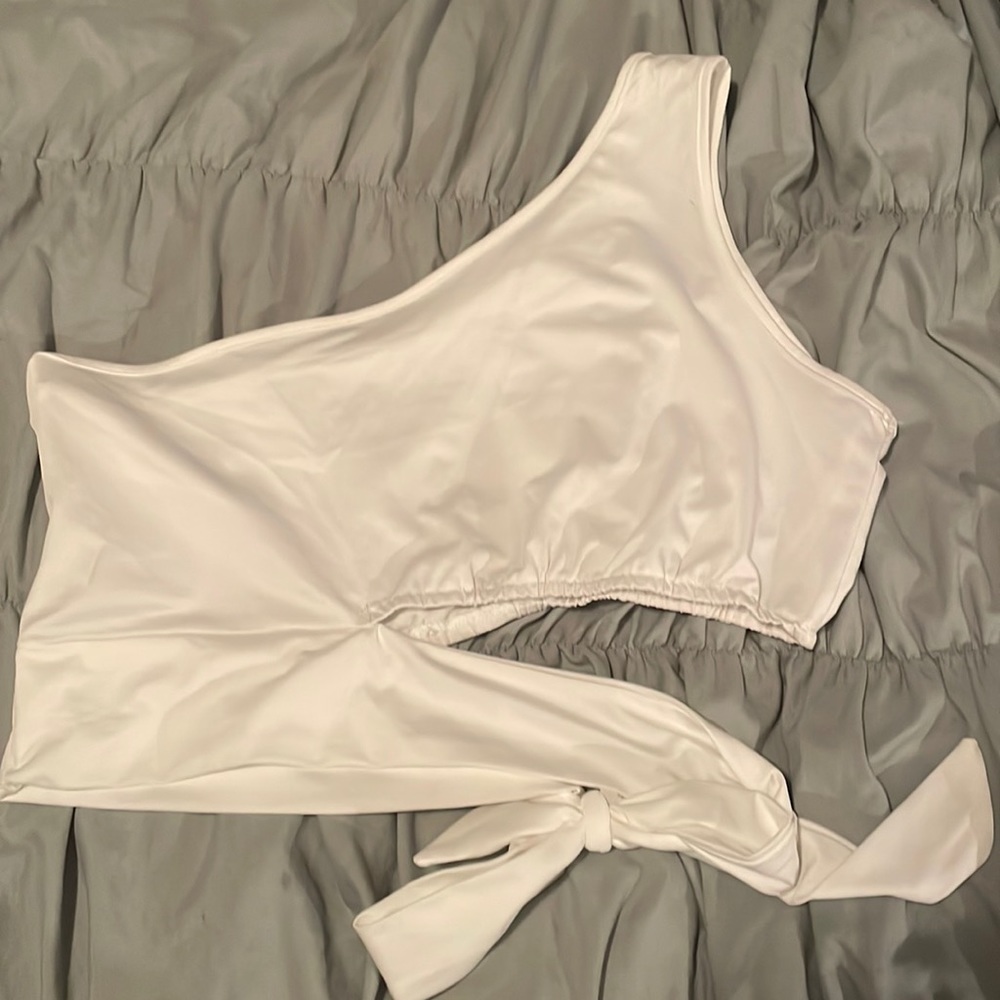 One Shoulder Crop Top - Picture 1 of 4